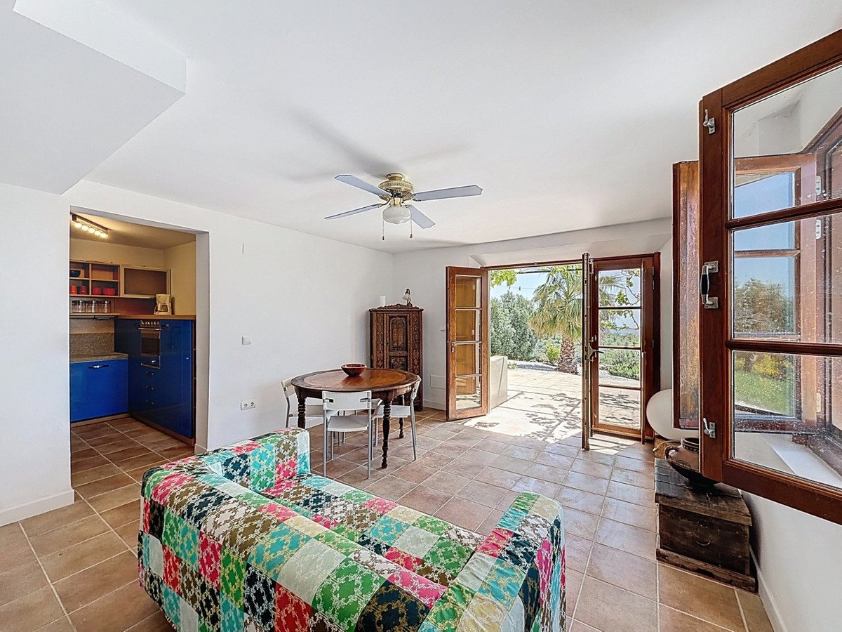 8 Bed Detached Villa in Alcaucín