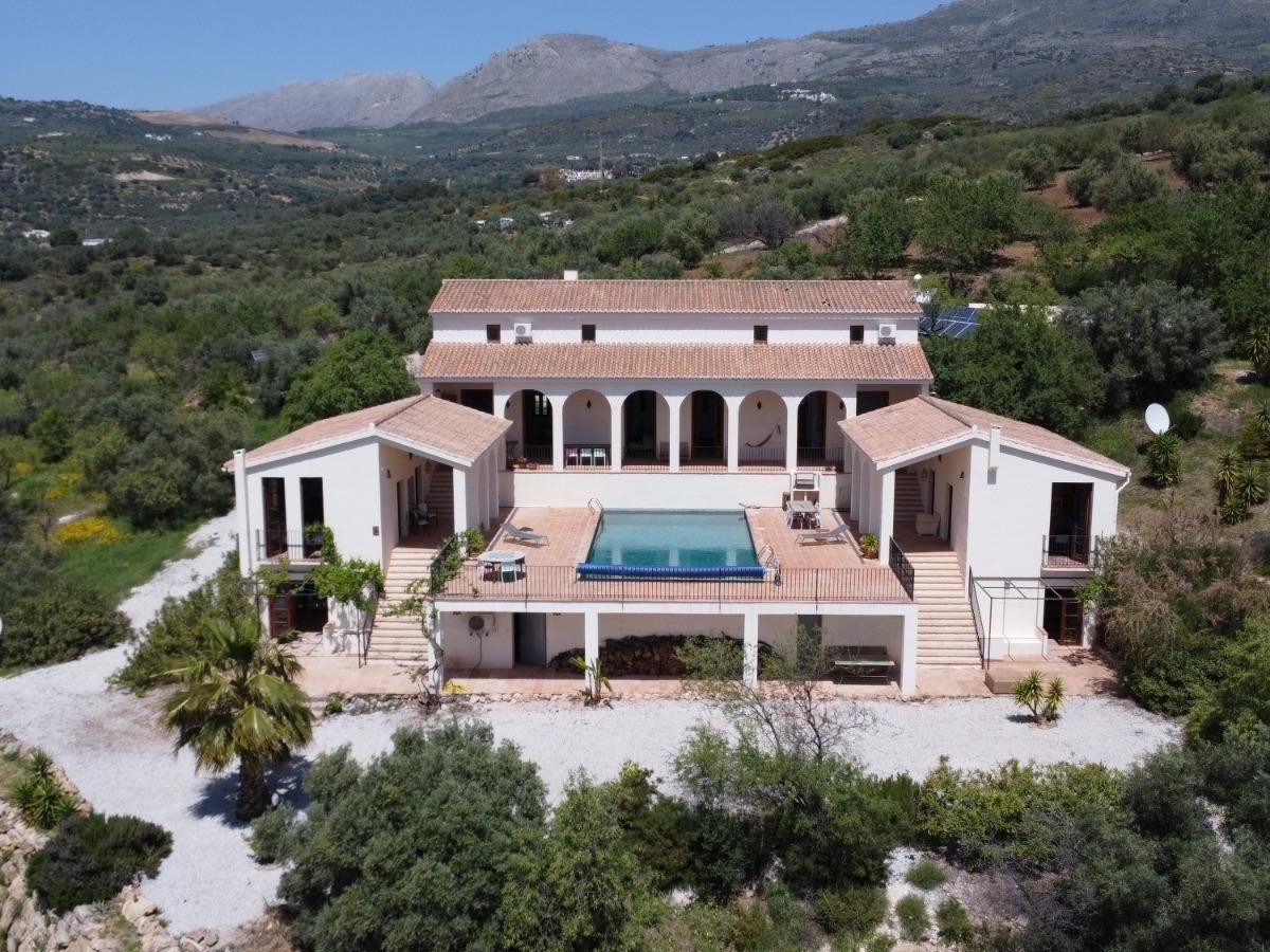 8 Bed Detached Villa in Alcaucín