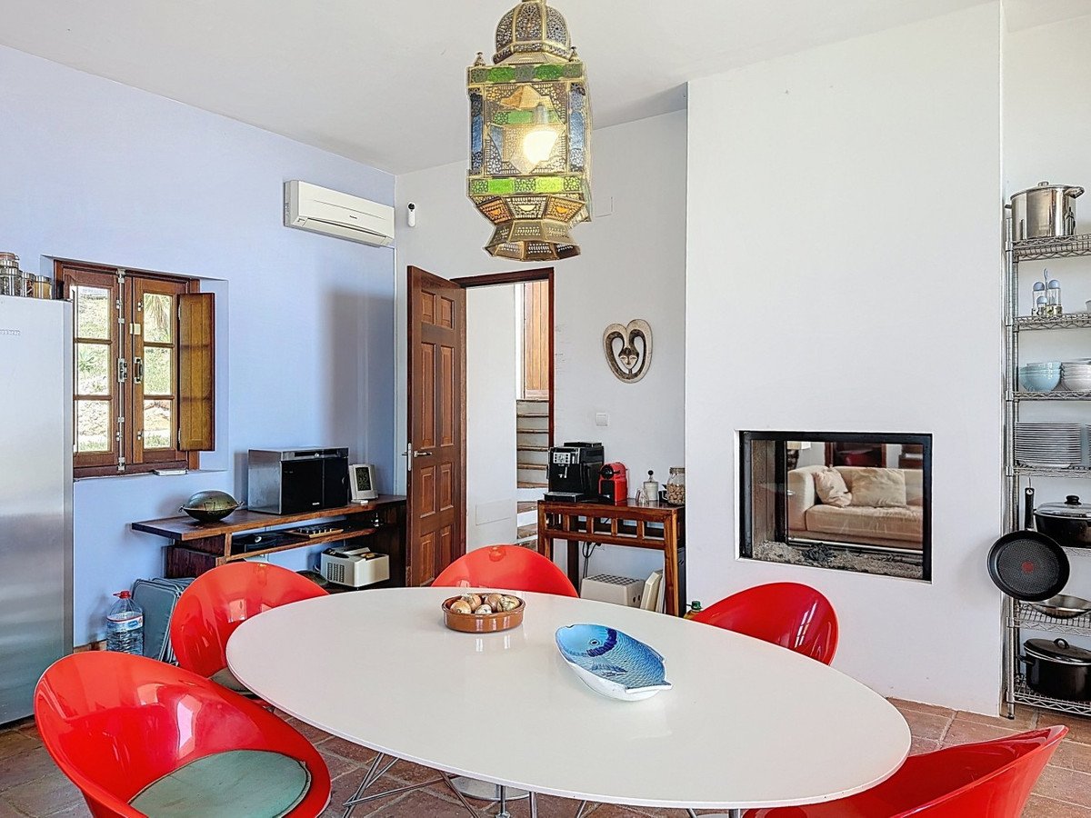 8 Bed Detached Villa in Alcaucín