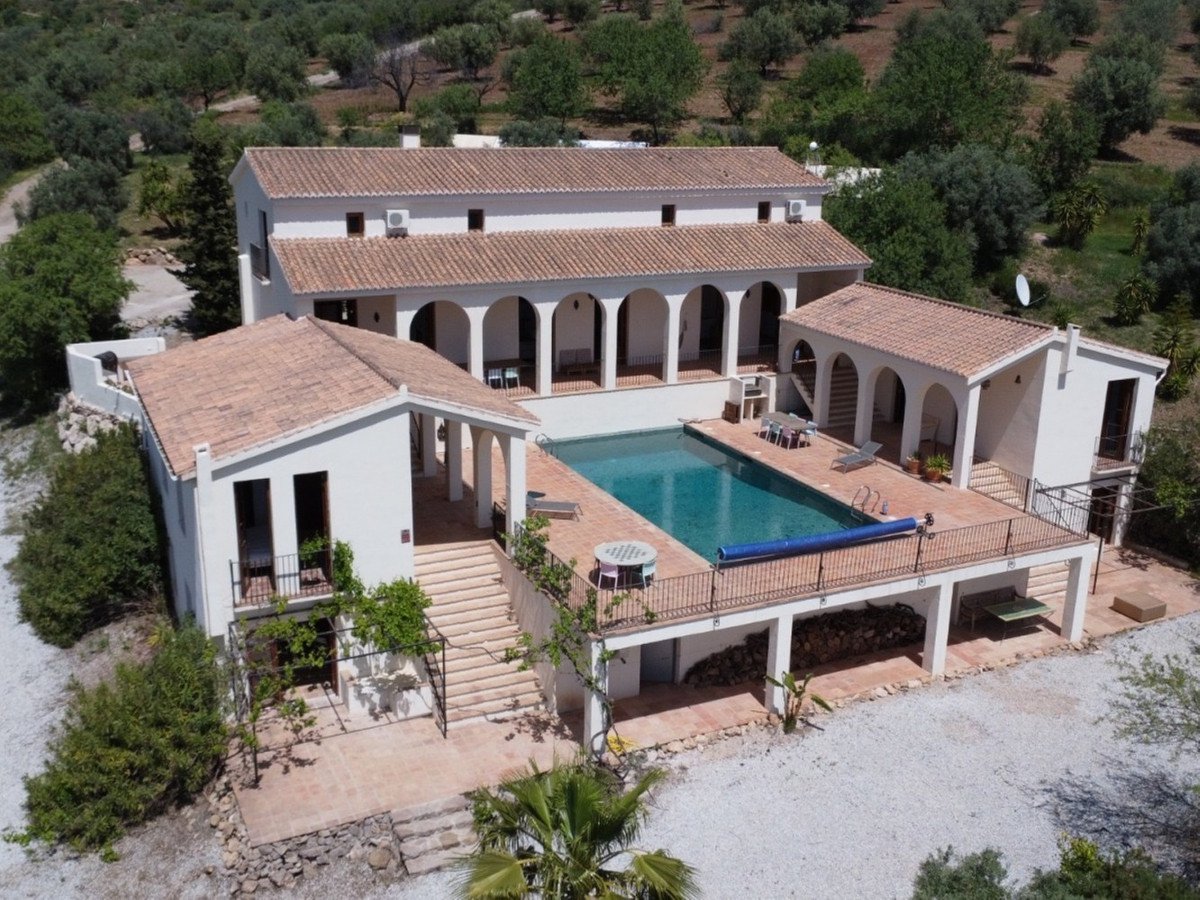 8 Bed Detached Villa in Alcaucín