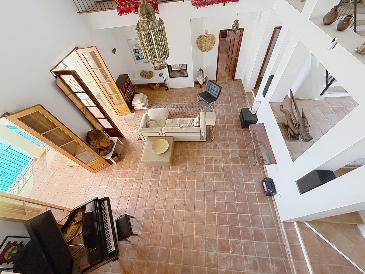 8 Bed Detached Villa in Alcaucín