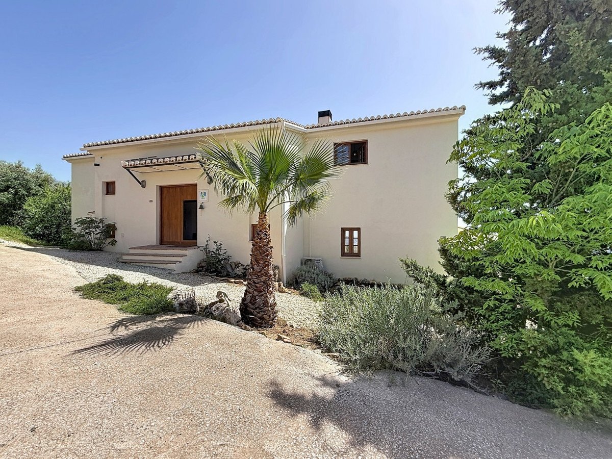 8 Bed Detached Villa in Alcaucín