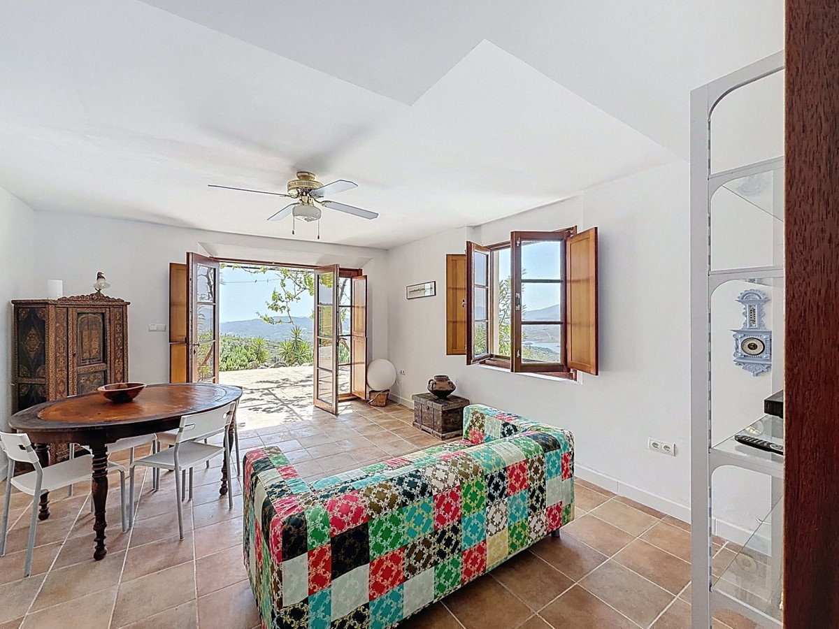 8 Bed Detached Villa in Alcaucín