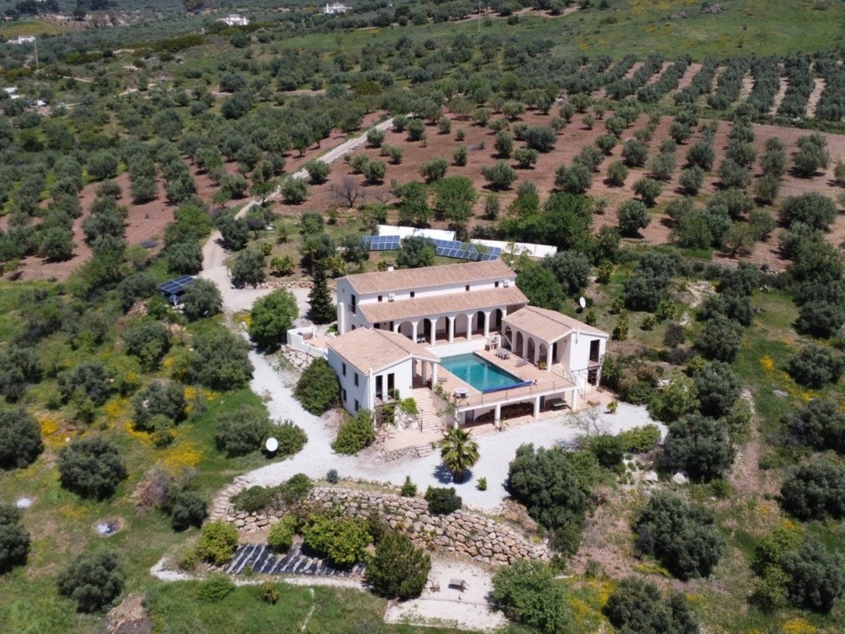 8 Bed Detached Villa in Alcaucín
