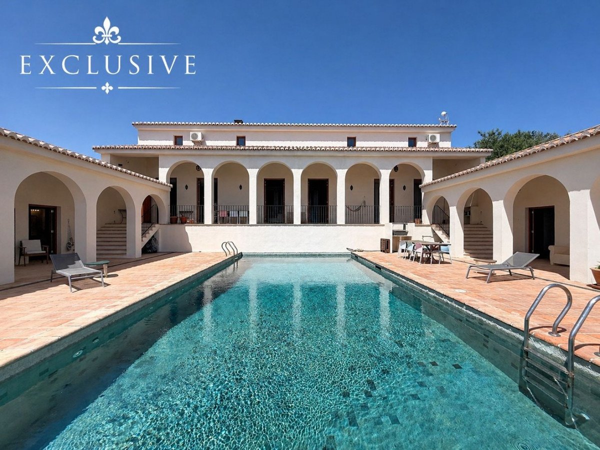 8 Bed Detached Villa in Alcaucín