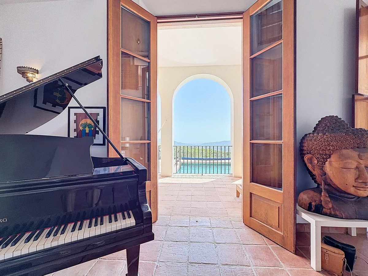 8 Bed Detached Villa in Alcaucín