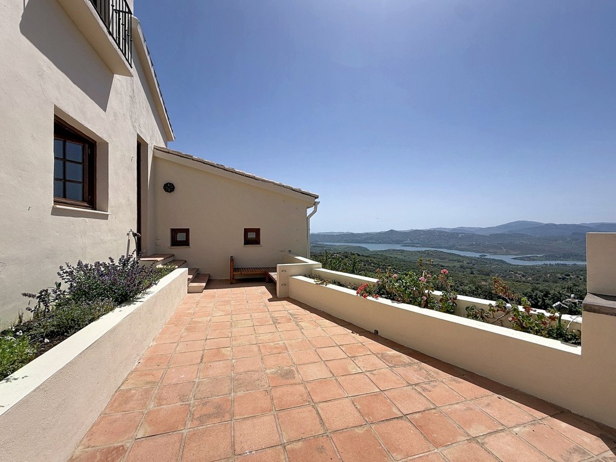 8 Bed Detached Villa in Alcaucín