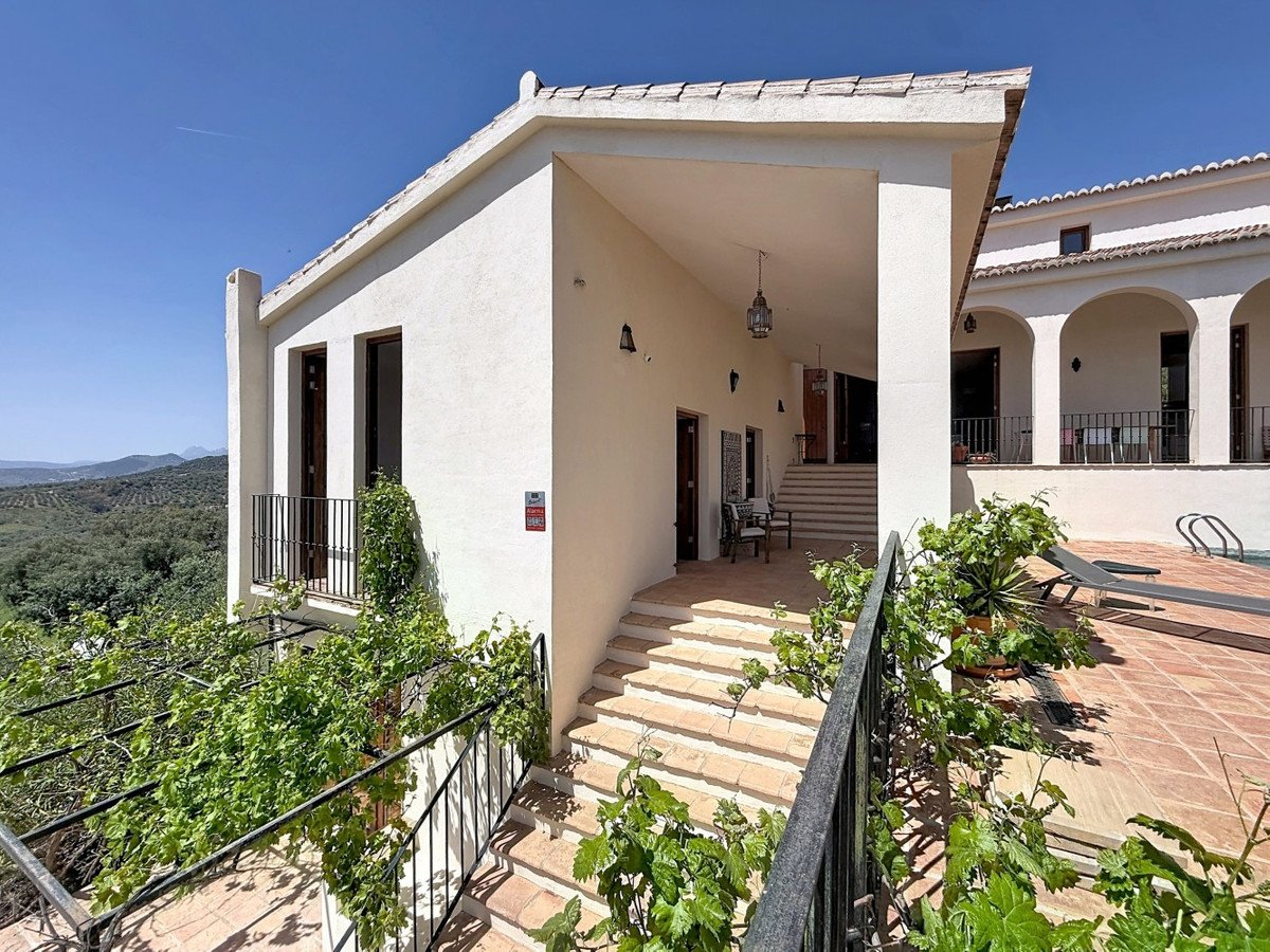 8 Bed Detached Villa in Alcaucín