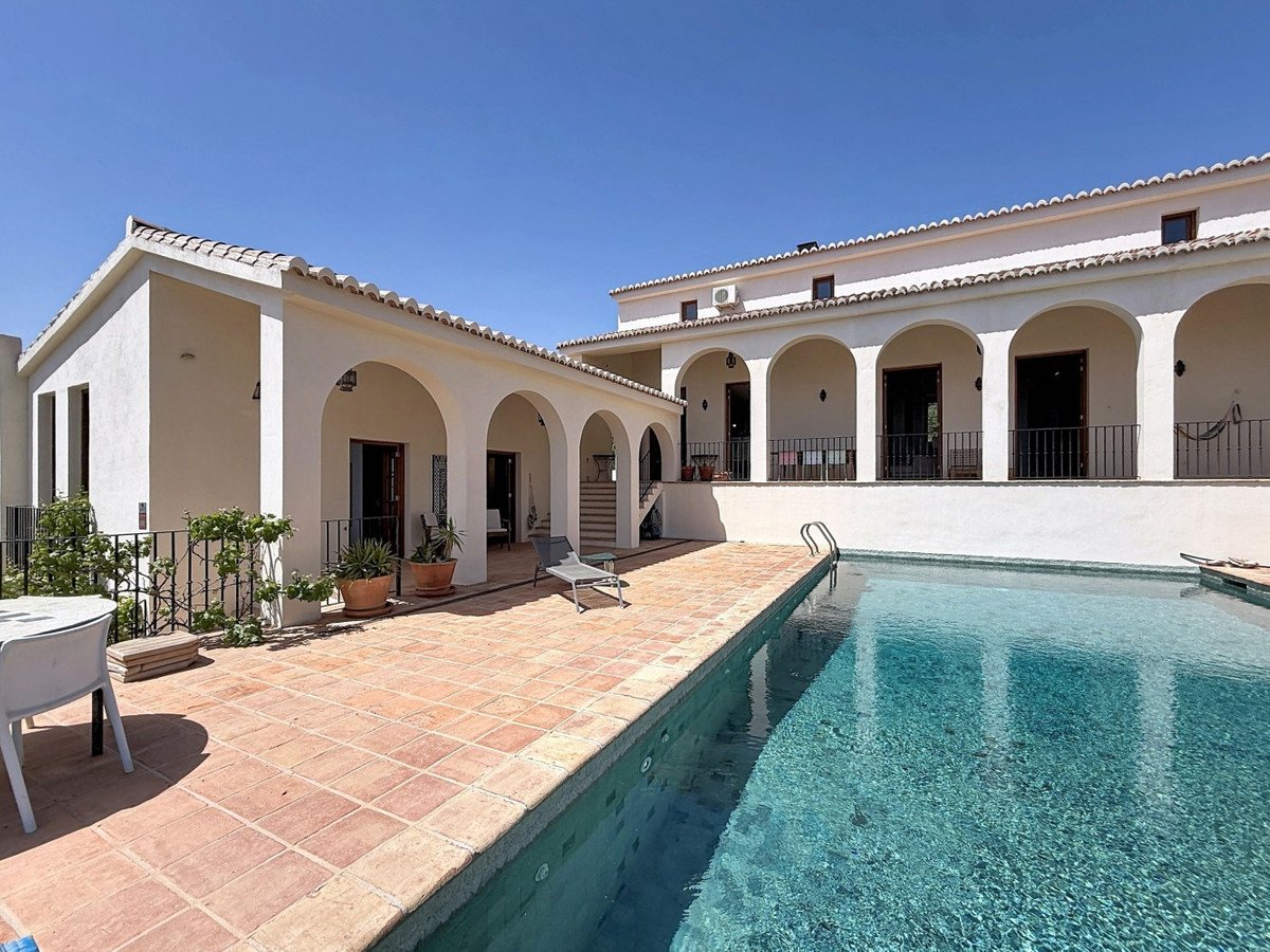 8 Bed Detached Villa in Alcaucín
