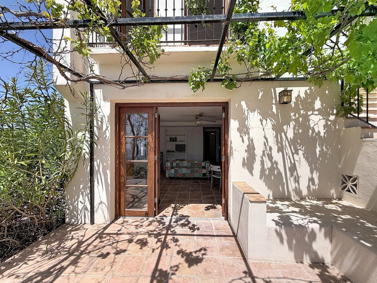 8 Bed Detached Villa in Alcaucín