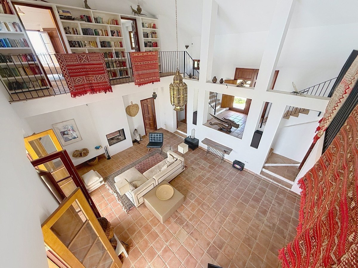 8 Bed Detached Villa in Alcaucín
