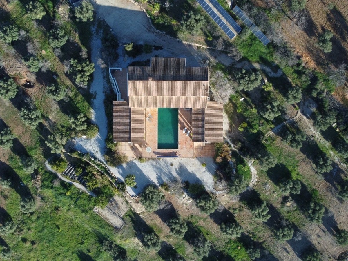 8 Bed Detached Villa in Alcaucín