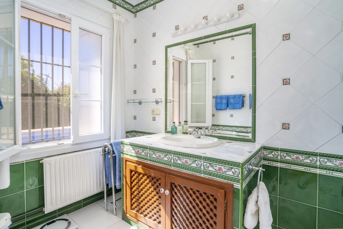 4 Bed Detached Villa in Guadalmina Alta
