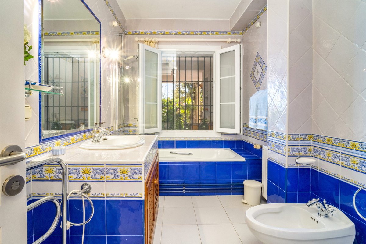 4 Bed Detached Villa in Guadalmina Alta