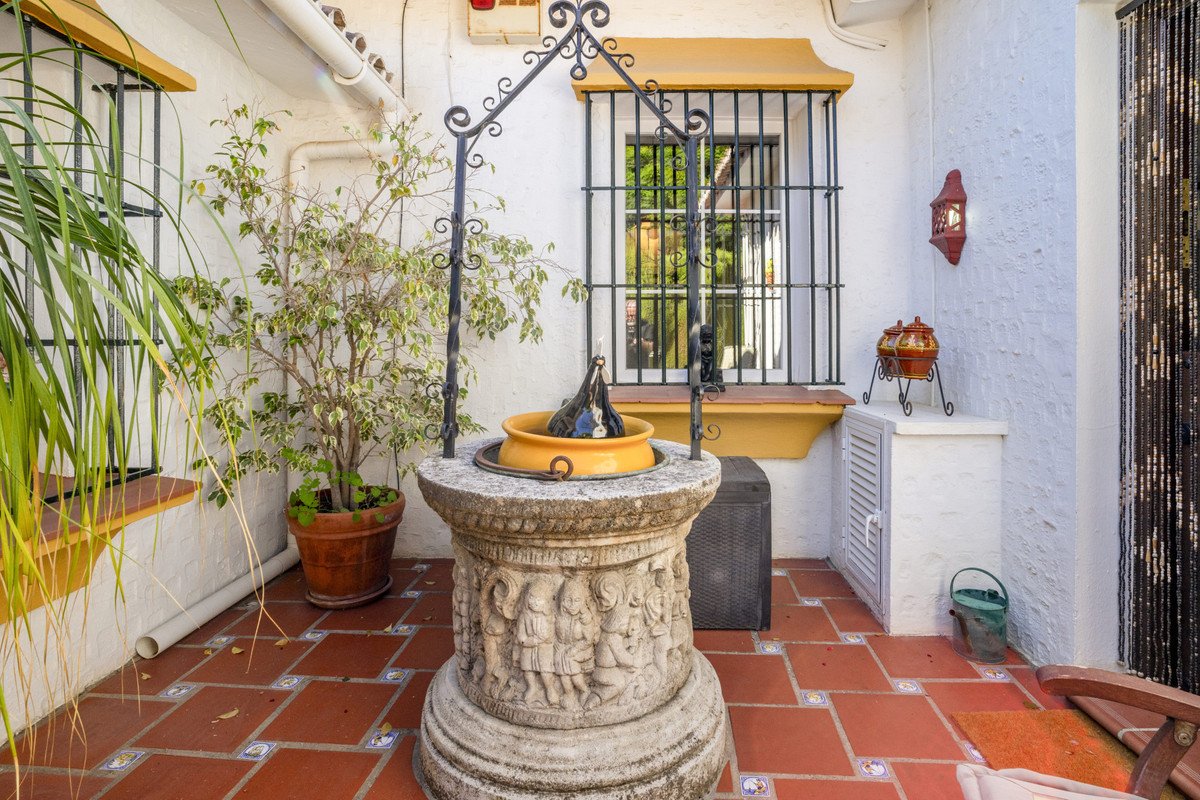 4 Bed Detached Villa in Guadalmina Alta