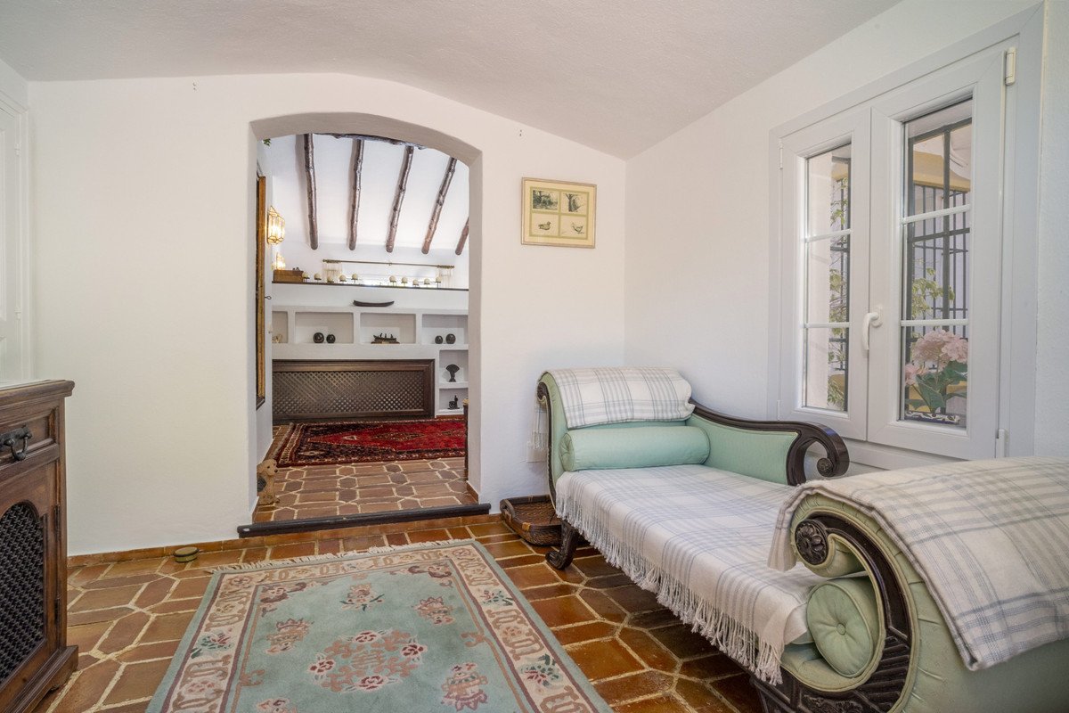 4 Bed Detached Villa in Guadalmina Alta