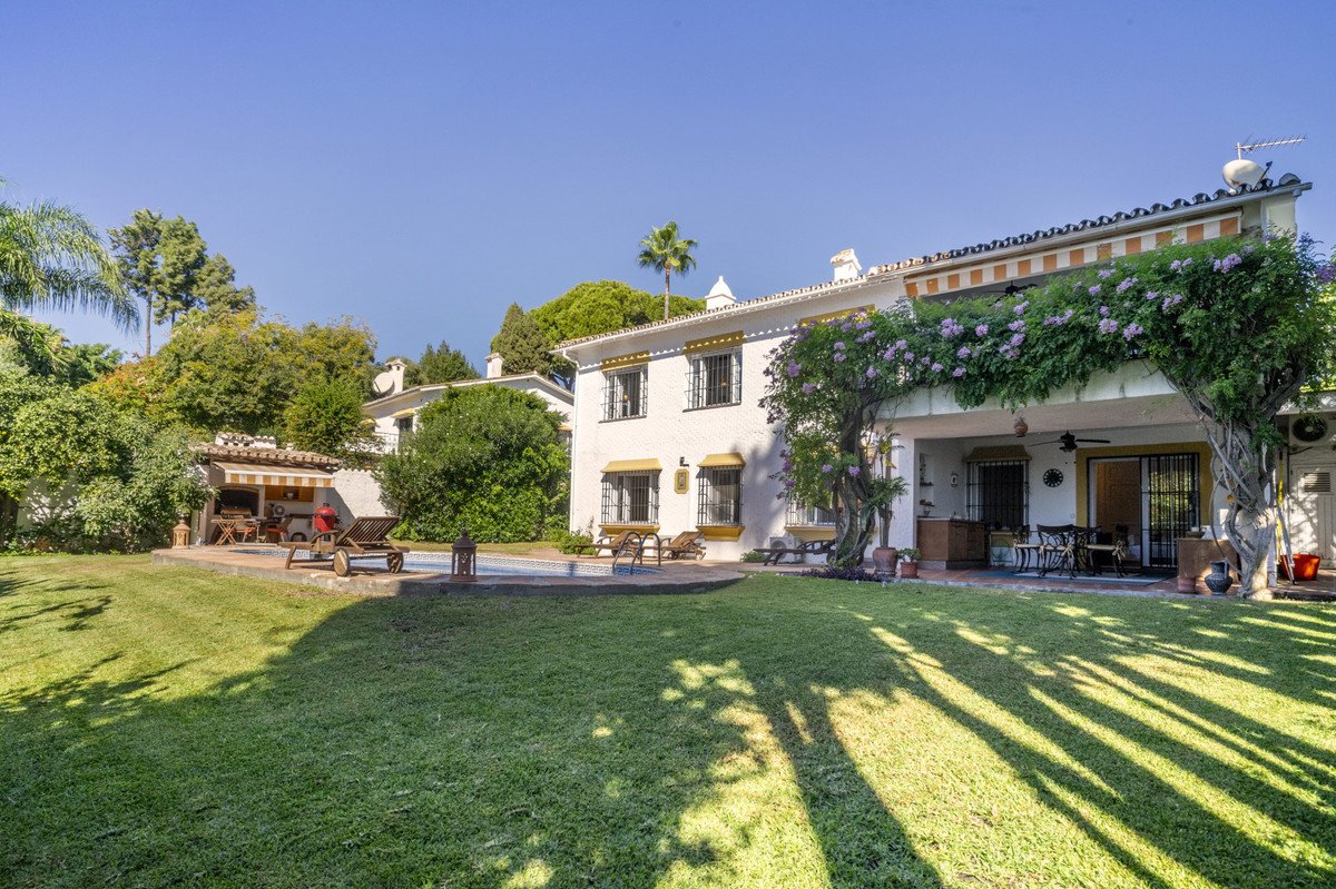 4 Bed Detached Villa in Guadalmina Alta
