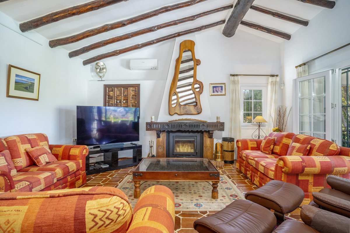 4 Bed Detached Villa in Guadalmina Alta