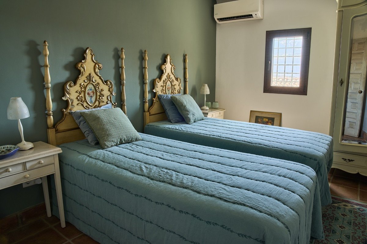 5 Bed Detached Villa in Comares