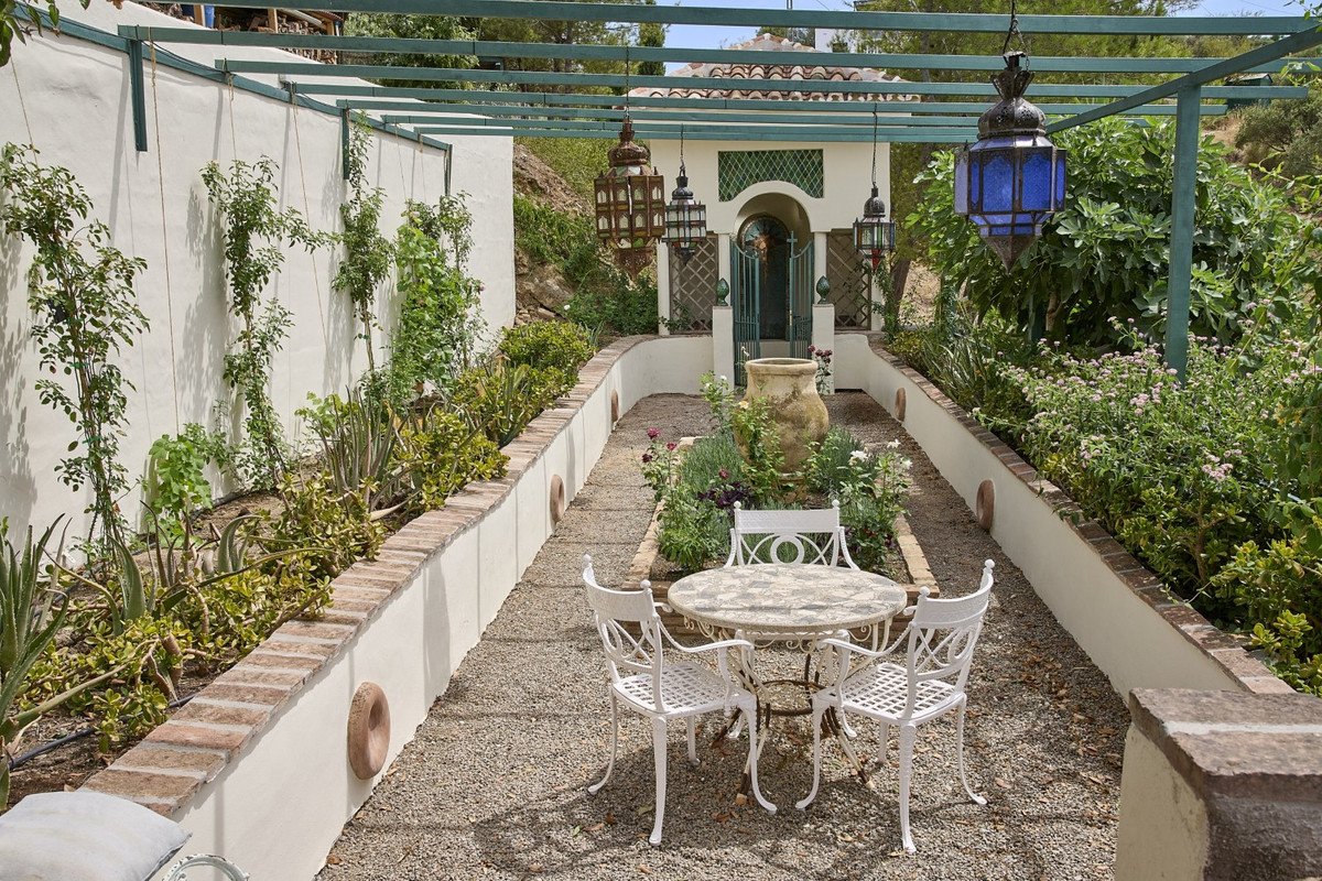 5 Bed Detached Villa in Comares