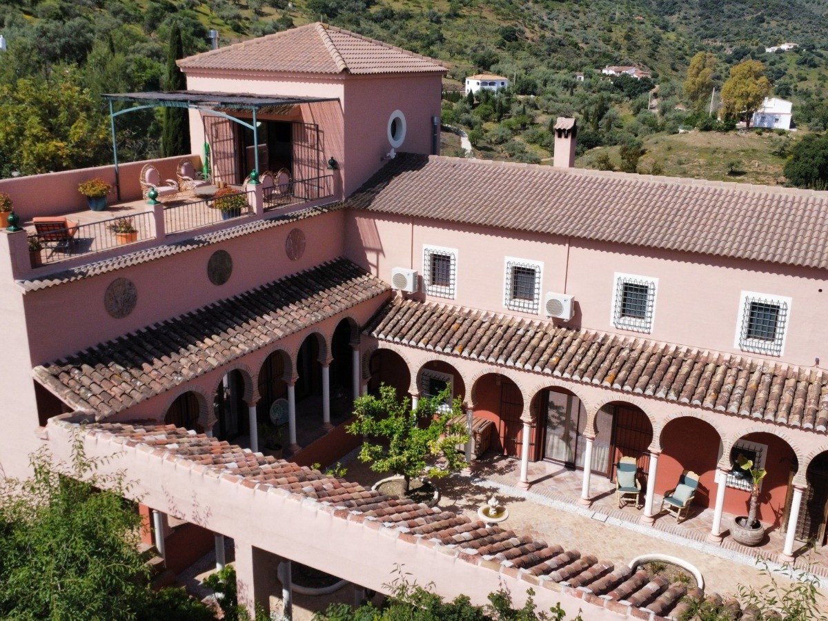 5 Bed Detached Villa in Comares