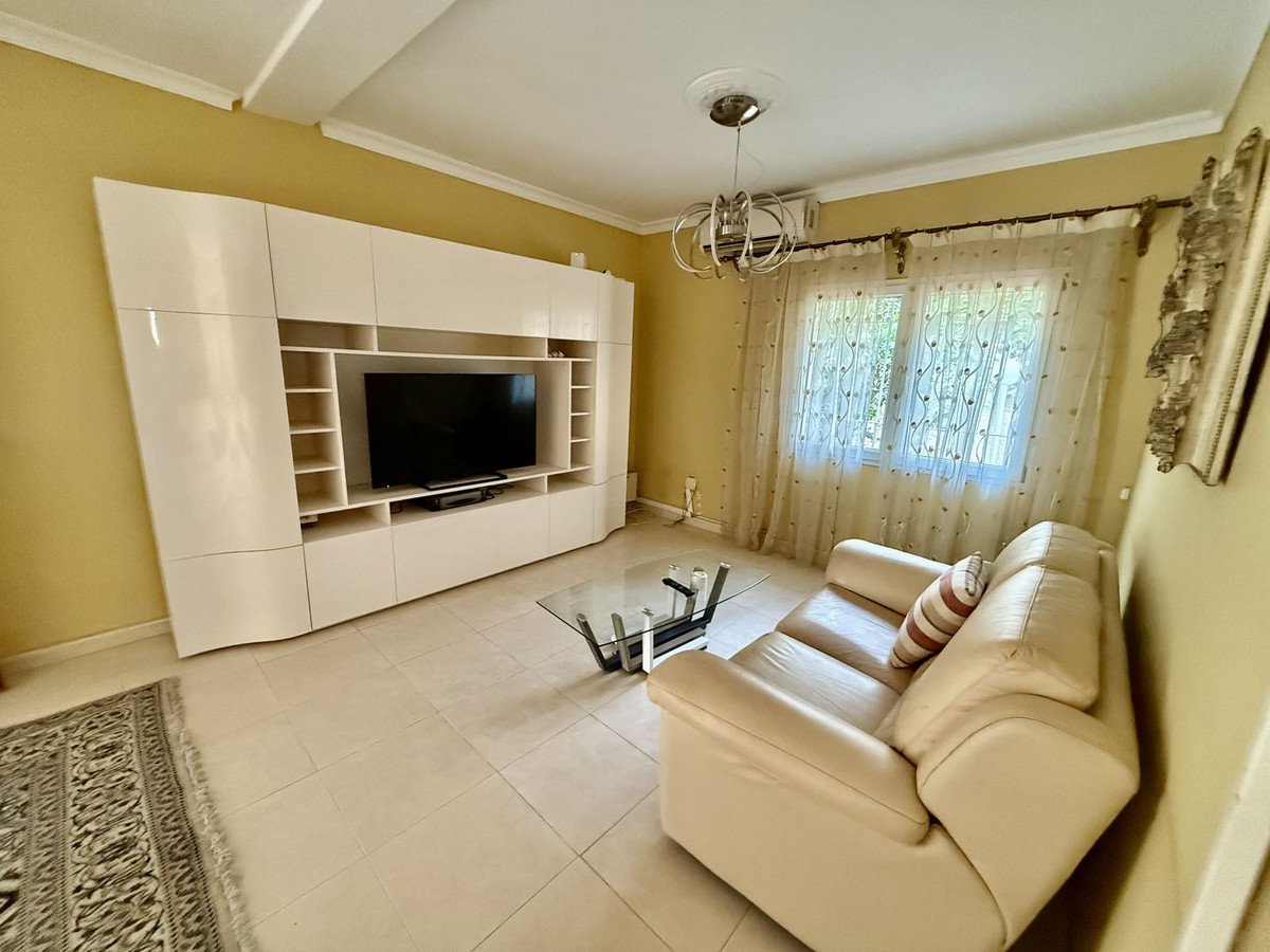 6 Bed Detached Villa in Calahonda