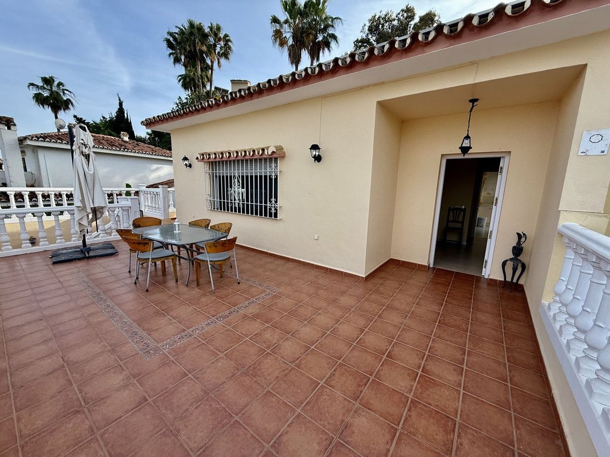 6 Bed Detached Villa in Calahonda