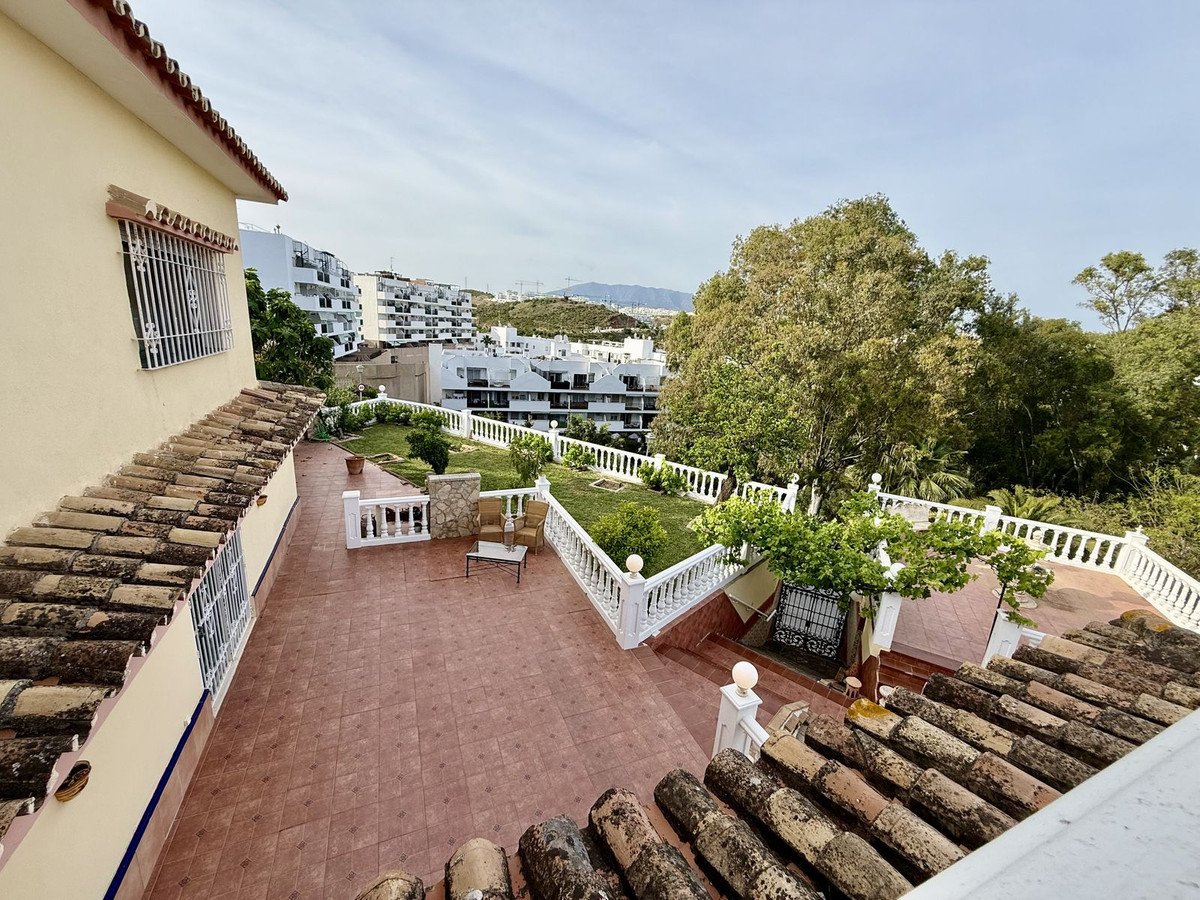 6 Bed Detached Villa in Calahonda