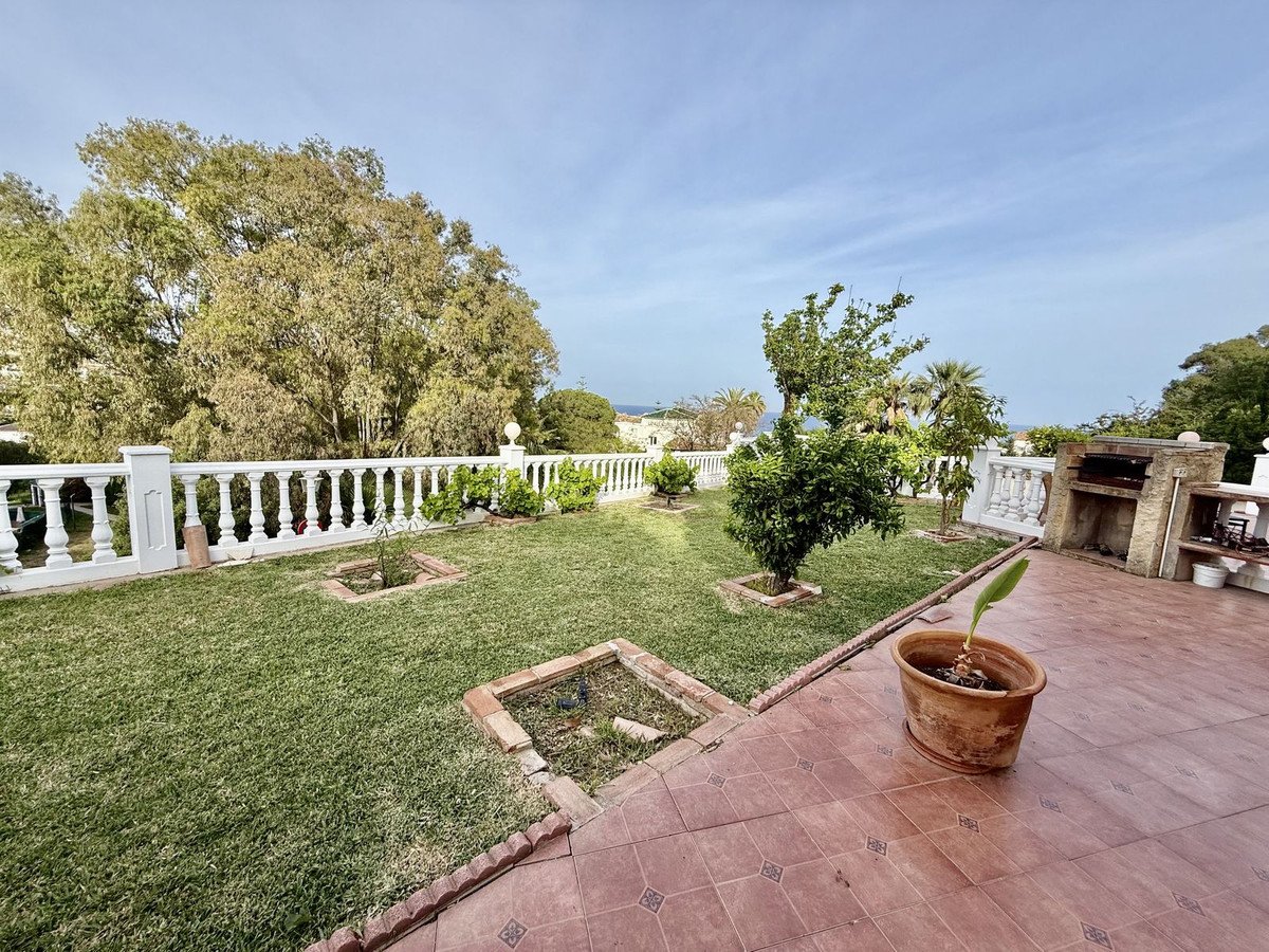 6 Bed Detached Villa in Calahonda