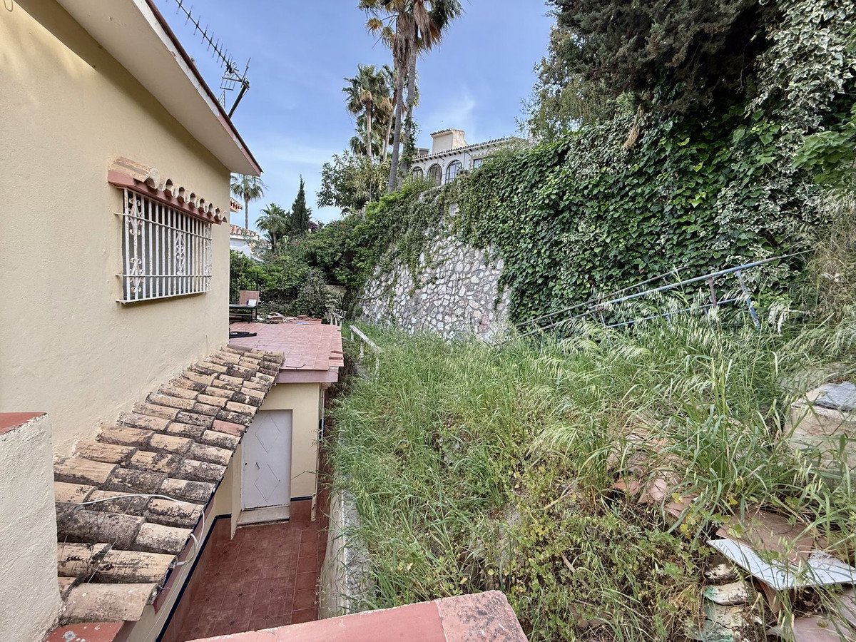 6 Bed Detached Villa in Calahonda