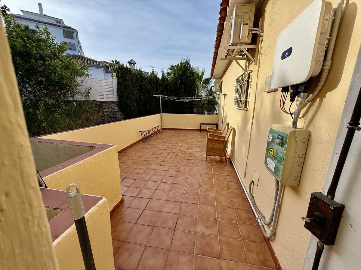 6 Bed Detached Villa in Calahonda