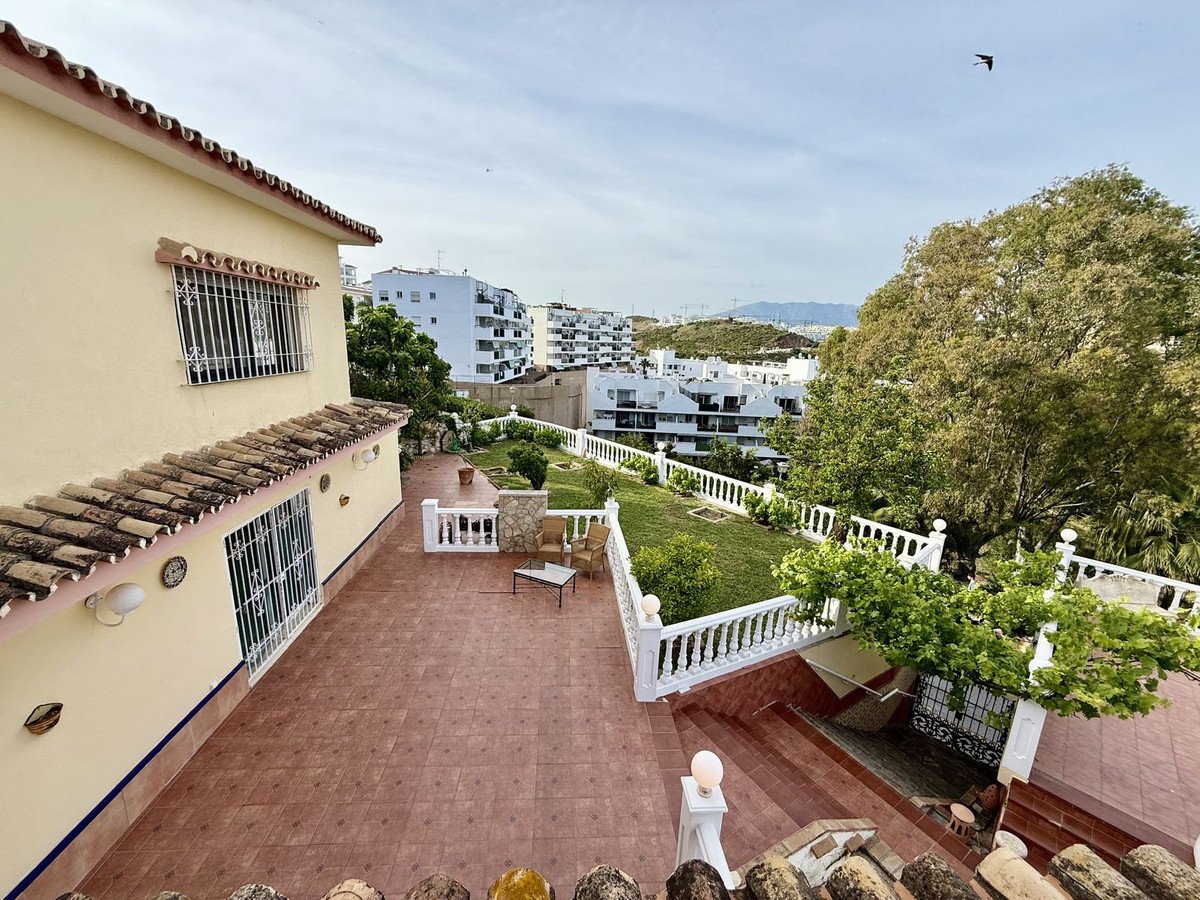 6 Bed Detached Villa in Calahonda