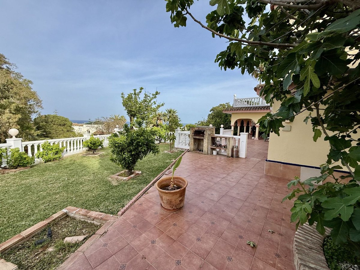 6 Bed Detached Villa in Calahonda