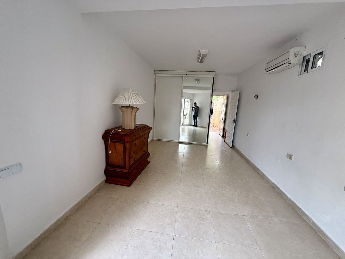 6 Bed Detached Villa in Calahonda