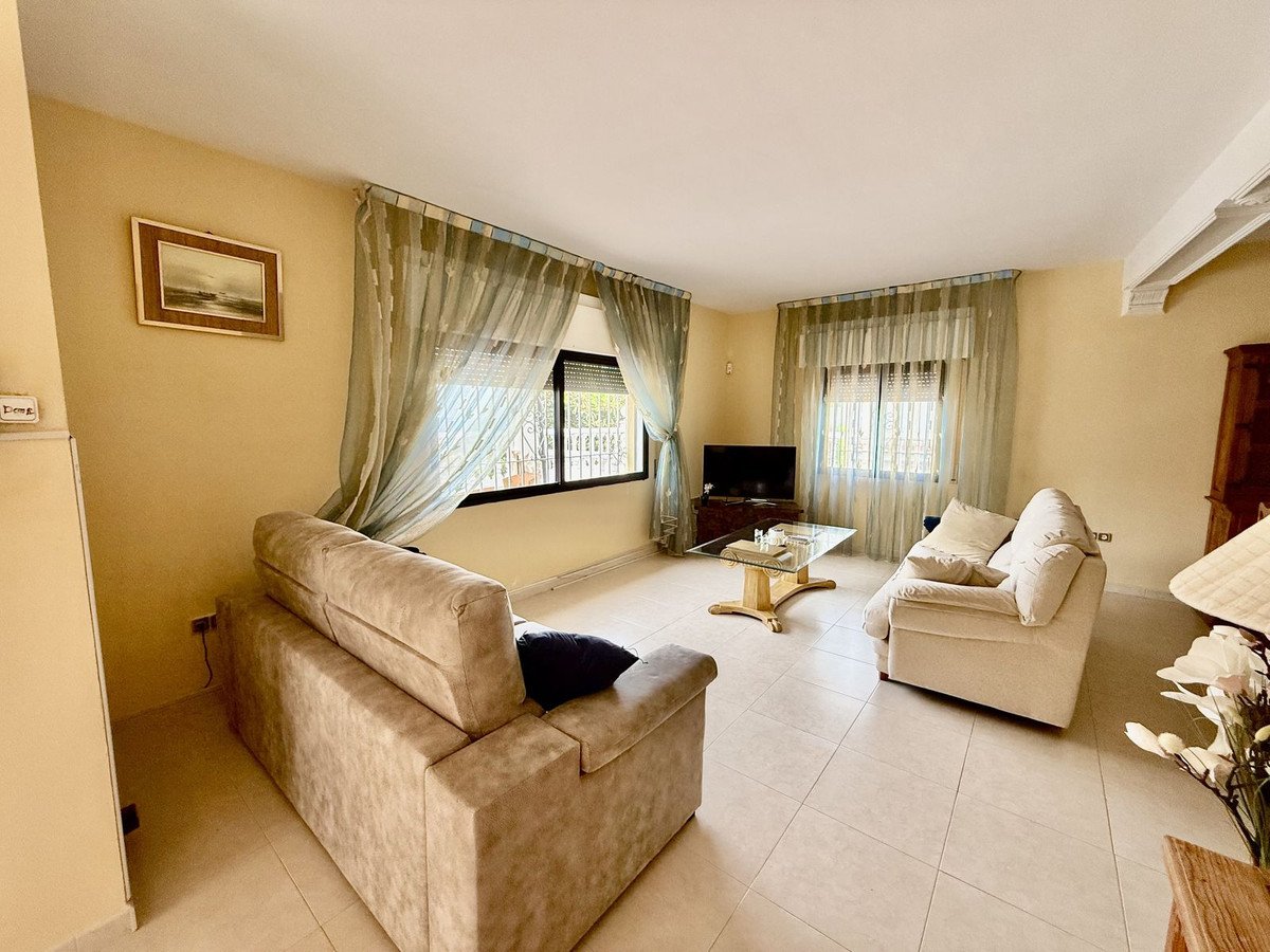 6 Bed Detached Villa in Calahonda