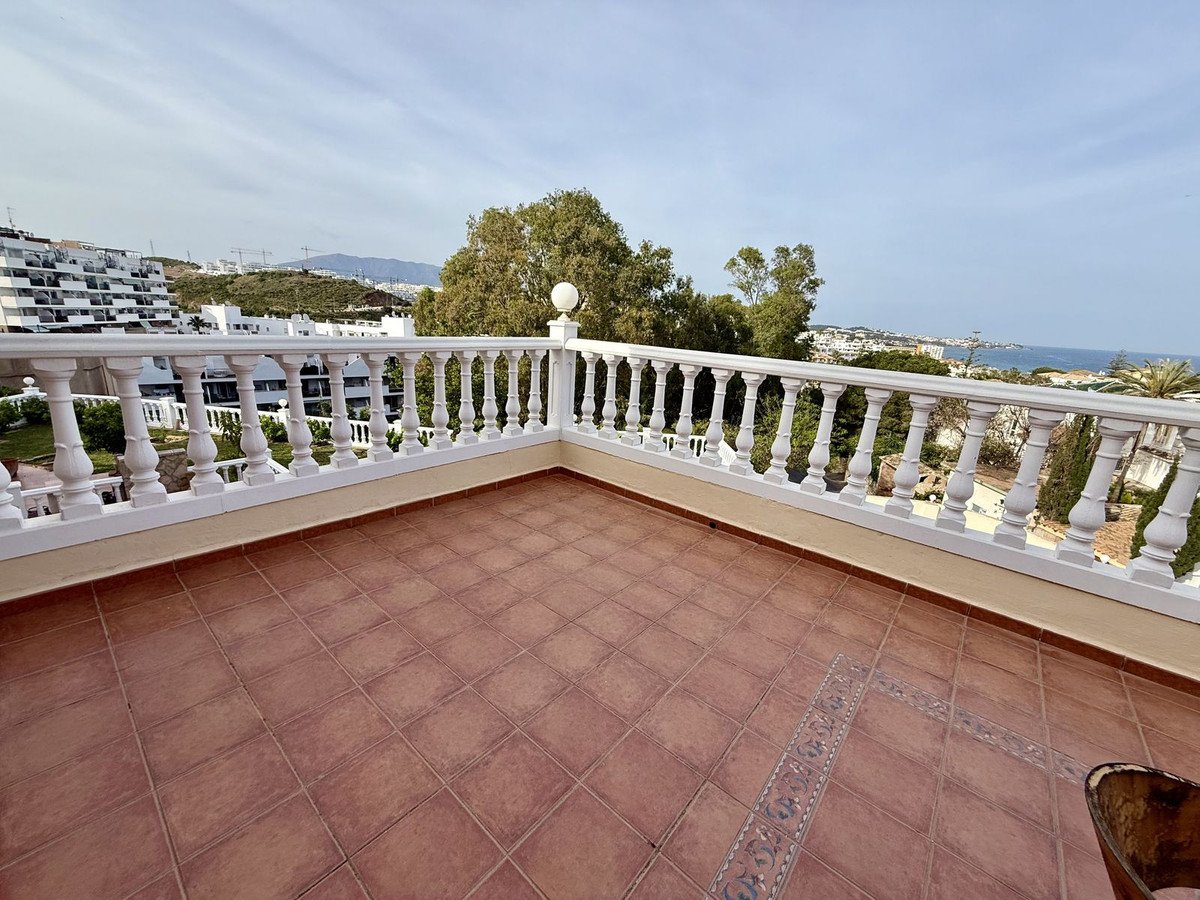 6 Bed Detached Villa in Calahonda