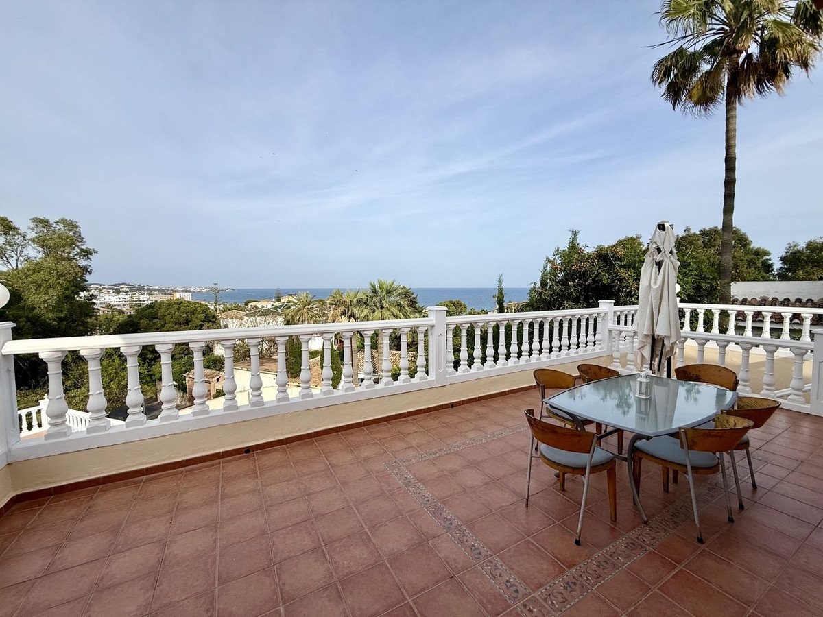 6 Bed Detached Villa in Calahonda
