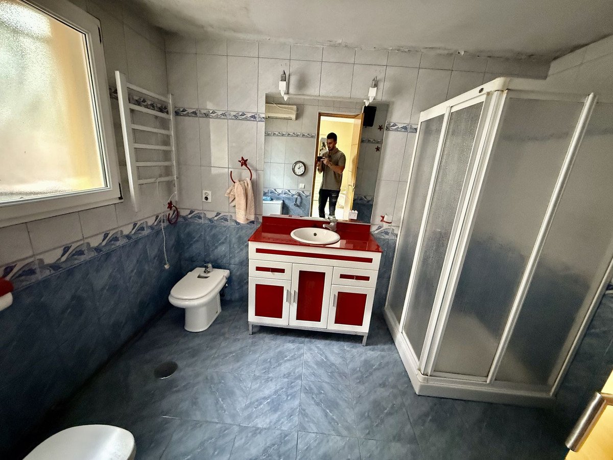 6 Bed Detached Villa in Calahonda