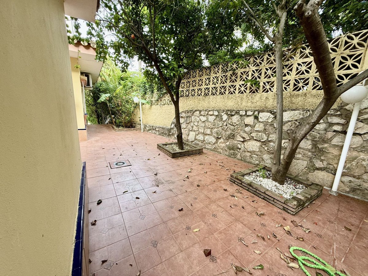 6 Bed Detached Villa in Calahonda