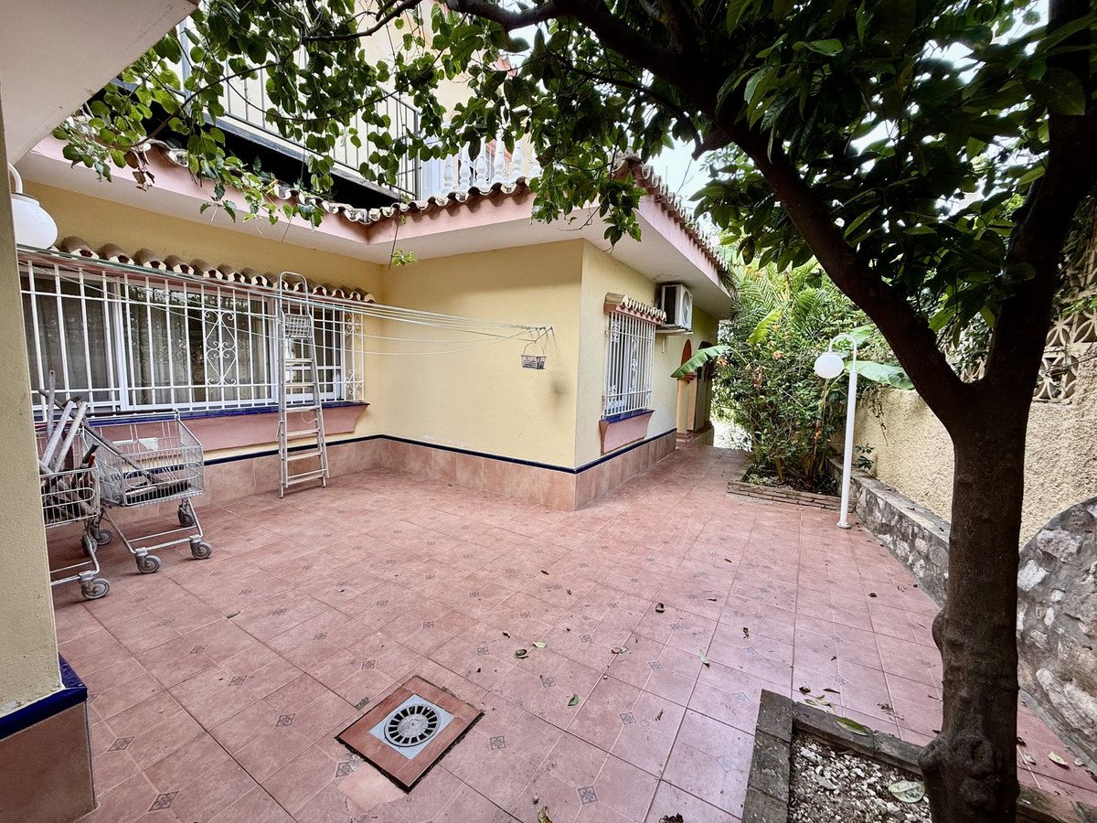 6 Bed Detached Villa in Calahonda
