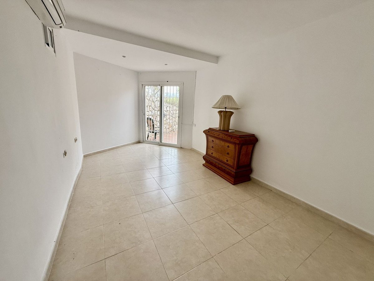 6 Bed Detached Villa in Calahonda