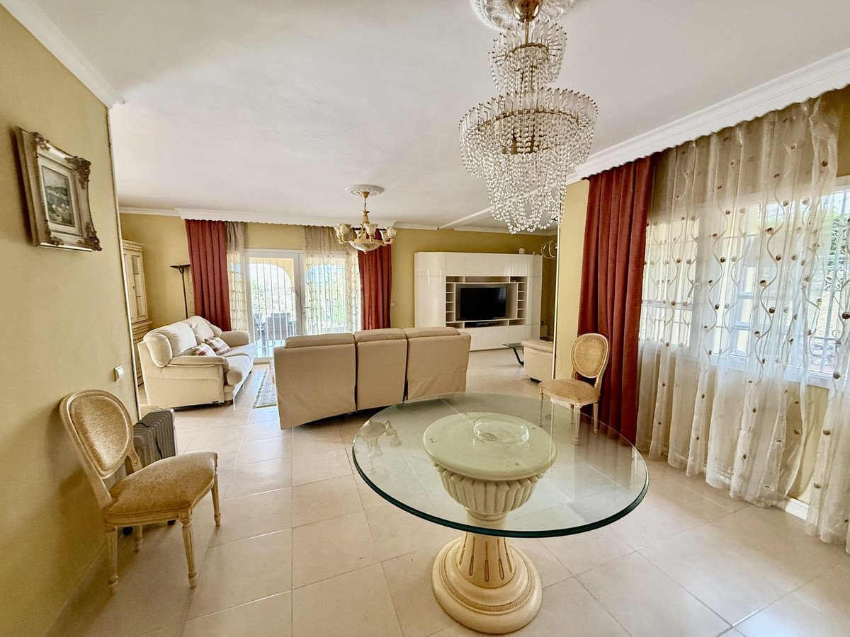 6 Bed Detached Villa in Calahonda