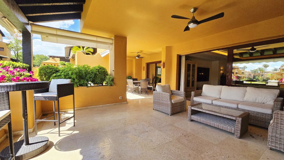 3 Bed Middle Floor Apartment in Estepona