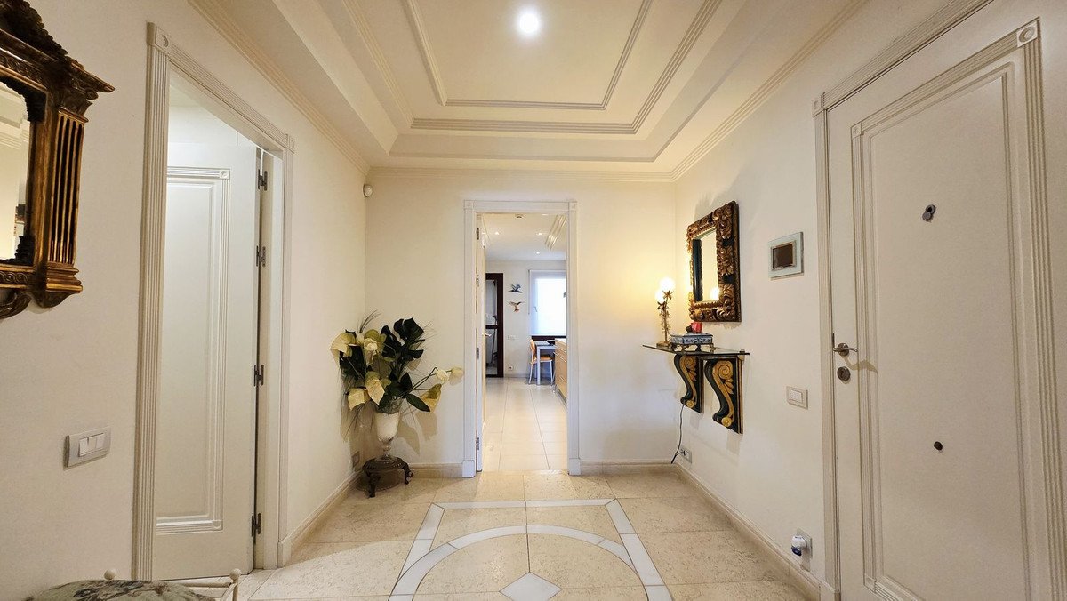 3 Bed Middle Floor Apartment in Estepona