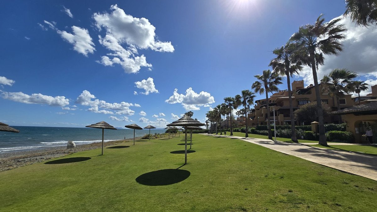 3 Bed Middle Floor Apartment in Estepona