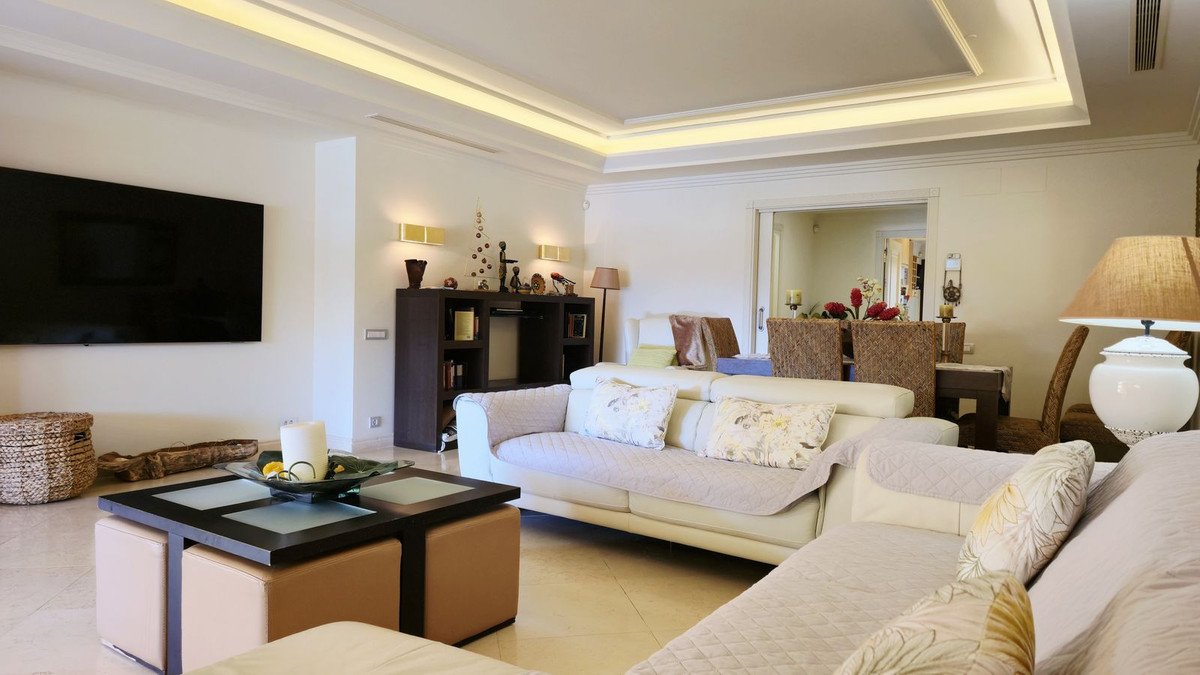 3 Bed Middle Floor Apartment in Estepona