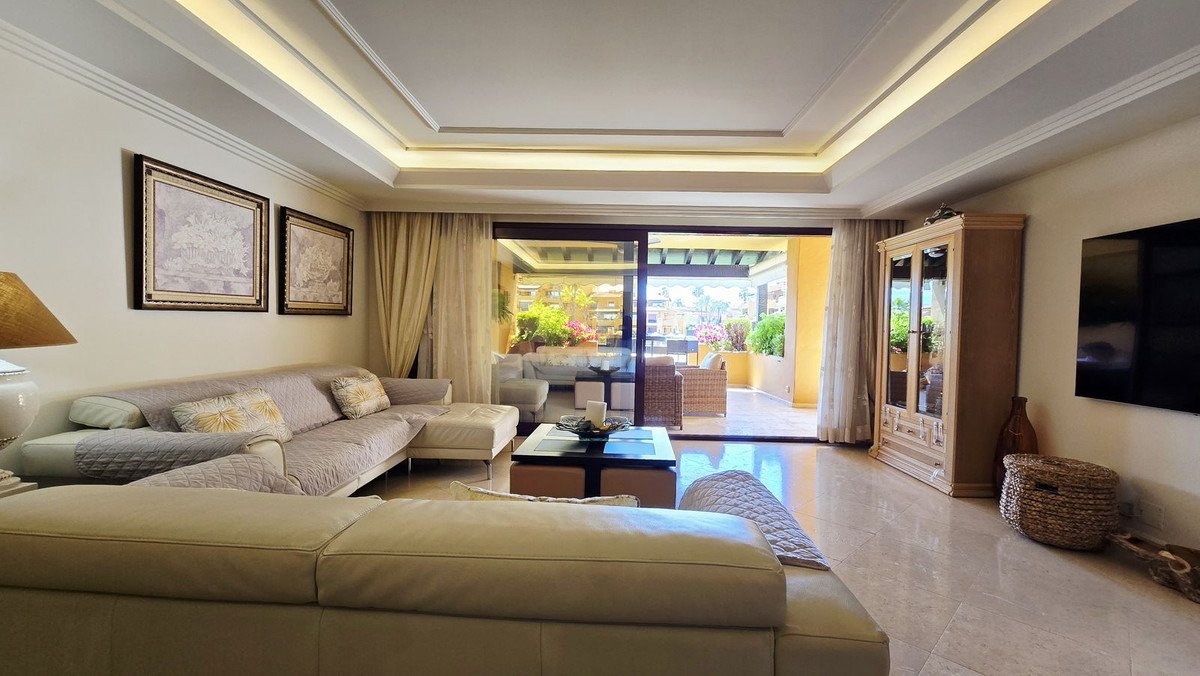 3 Bed Middle Floor Apartment in Estepona