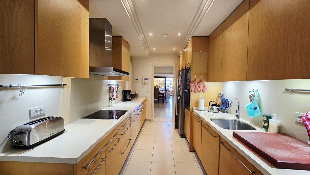 3 Bed Middle Floor Apartment in Estepona