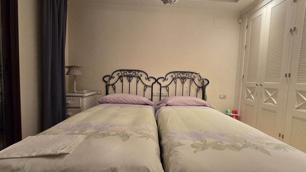3 Bed Middle Floor Apartment in Estepona