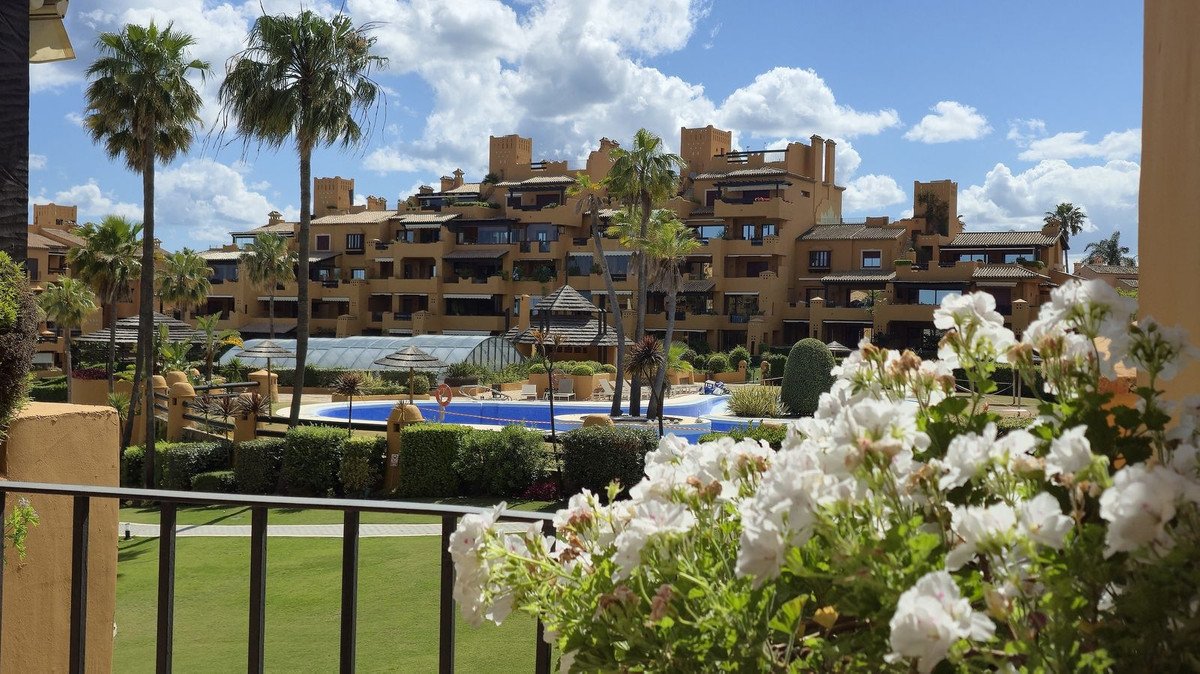 3 Bed Middle Floor Apartment in Estepona
